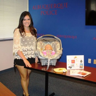 Une ado pour sauver les bébés oubliés en voiture ?