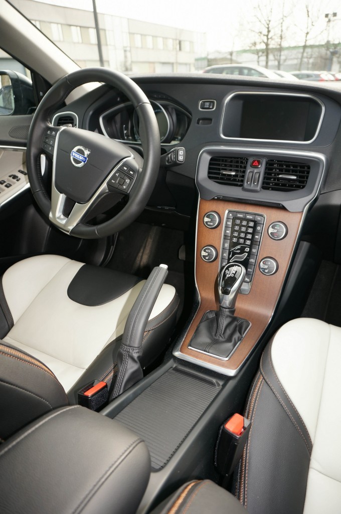 volvo-v40-cross-country-16