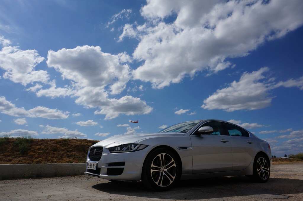 Jaguar-XE-2015 (20)