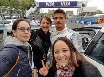 Sur le circuit de Formula-E des Invalides en Zoé [ça remue]