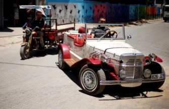 Une réplique d’une Mercedes Gazelle de 1927 en Palestine