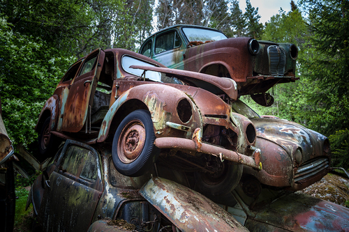 svein-nordrum-Båstnäs-car-cemetery-sweden (1)