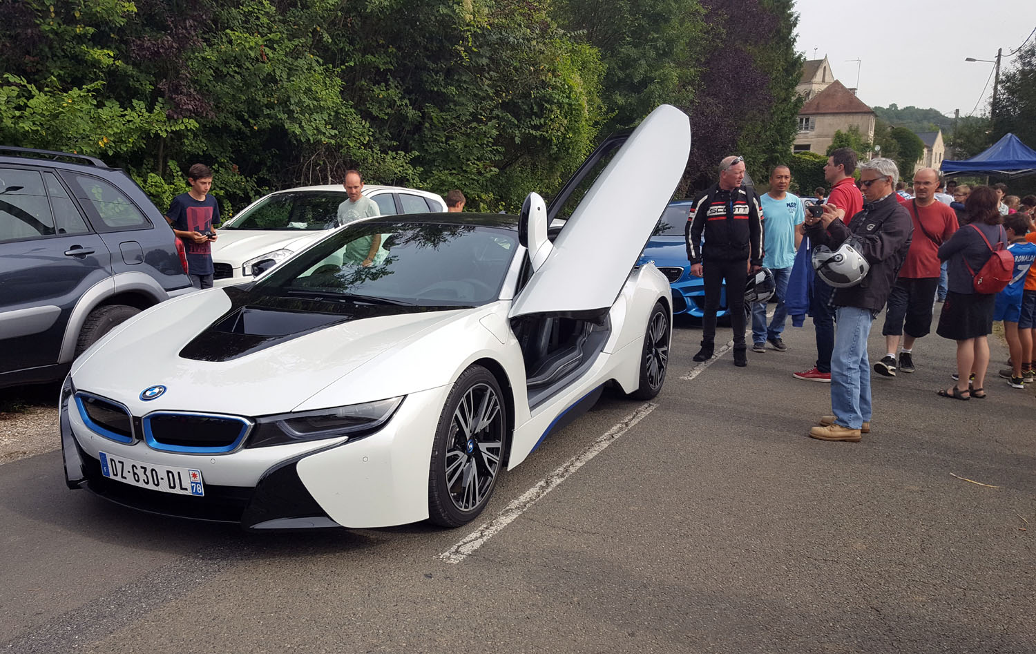 chantilly-2016-bmw-m2-m3-i8-rallye-supercars-42