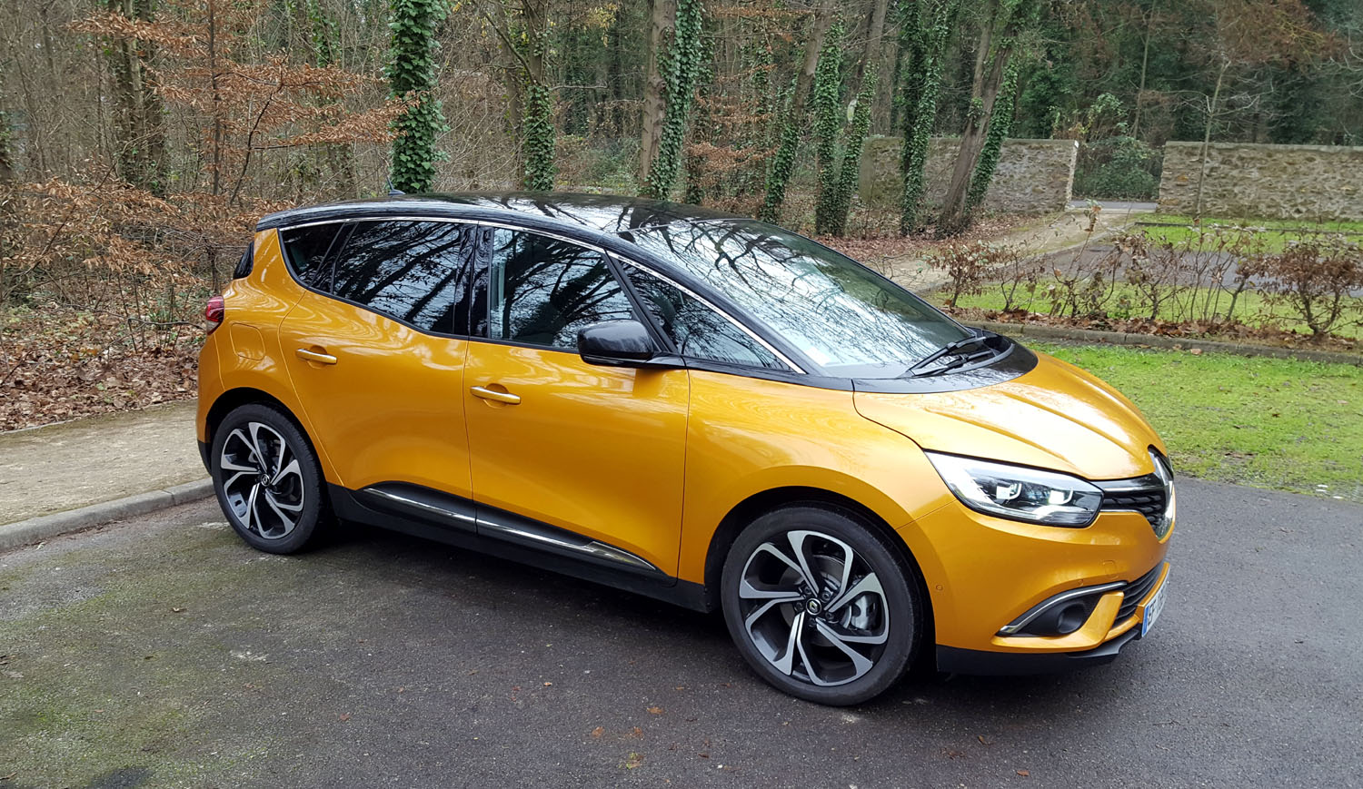 Essai : Renault ScénicEn voiture Carine