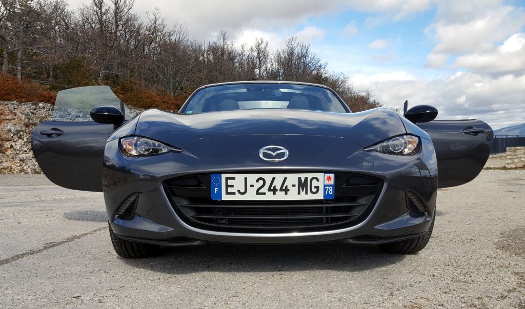 essai-mazda-mx-5-rf-luberon-2017-en-voiture-carine-photos (3)