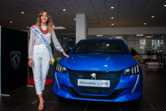 Miss France en Peugeot e-208