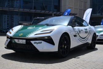 La Lotus Emeya-S rejoint la flotte de la police de Dubaï : quand la patrouille devient haute couture