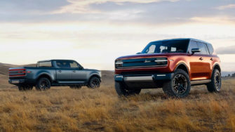 Quand une marque 100 % électrique cartonne… en vendant surtout de l’essence