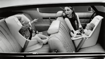 Love Seats : comment General Motors a ouvert la voie à la sécurité des enfants en voiture