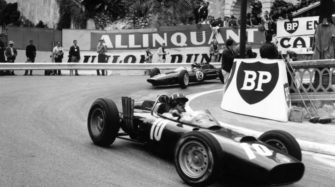 Margot Robbie et Bradley Cooper préparent un braquage à Monaco autour du Grand Prix 1962 (avec Cooper)