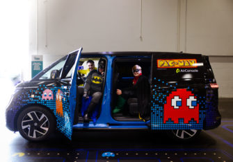 PAC-MAN débarque dans le Volkswagen ID. Buzz : Volkswagen mise sur le rétro-gaming embarqué