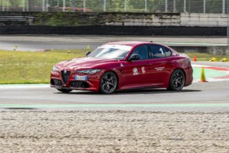 Alfa Romeo Driving Academy : à Varano, une leçon de pilotage… et d’égalité