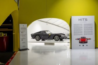 Quand les stars du rock roulaient en Ferrari : une exposition unique ouvre ses portes à Modène