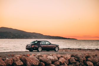 Rolls-Royce transforme Saint-Tropez en showroom à ciel ouvert pour ses clients les plus exclusifs