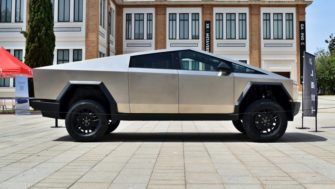 Tesla Cybertruck : les ventes continuent de chuter, malgré le soutien des entreprises d&rsquo;Elon Musk