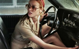 La Dame dans l’auto avec des lunettes et un fusil : Un road-trip psychologique mythique sur la Nationale 7