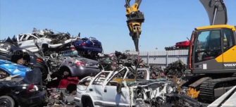 Jusqu’à 60 degrés dans les voitures : dans les casses auto, la canicule transforme l’acier en enfer