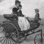 Bertha Benz au volant du tricycle Motorwagen pour le premier voyage automobile de l histoire