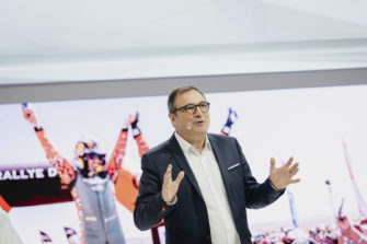 Denis Le Vot au panthéon, mais hors-jeu chez Renault : une erreur stratégique majeure ?