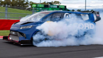 Le plus rapide des utilitaires au Nürburgring : un record pour Sabine Schmitz