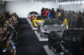 Quand la haute couture vibre au rythme des légendes automobiles : Ralph Lauren Fall 2017