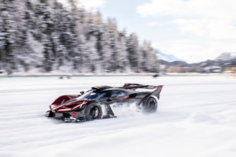 Bugatti à The I.C.E. St. Moritz : une symphonie artistique entre élégance et performance