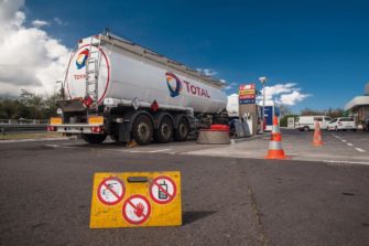 Quand essence et diesel sont inversés à la pompe : plusieurs automobilistes tombent en panne