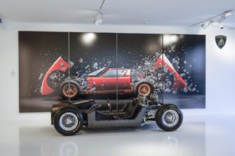 Quand une Lamborghini Miura explose en œuvre d’art : le fascinant travail de Fabian Oefner