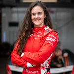 Abbi Pulling pilote F1 Academy et Nissan Formula E en combinaison