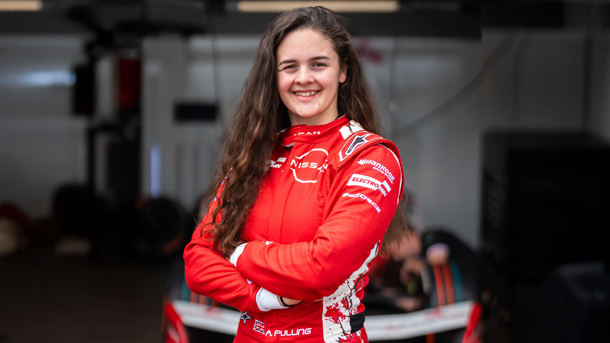 Abbi Pulling pilote F1 Academy et Nissan Formula E en combinaison