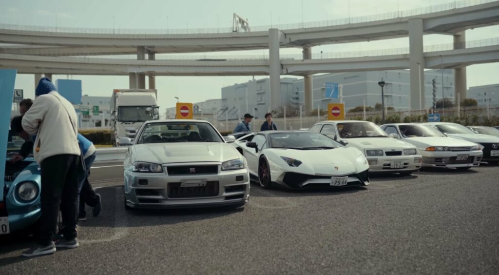 supercars et sportives reunies pour le Daikoku PA Japon rassemblement auto