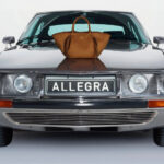 Citroen SM dans la campagne mode Guess avec Maura Higgins et le sac Allegra