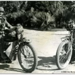 les deux soeurs Van Buren a moto Indian en 1916 lors de leur traversee