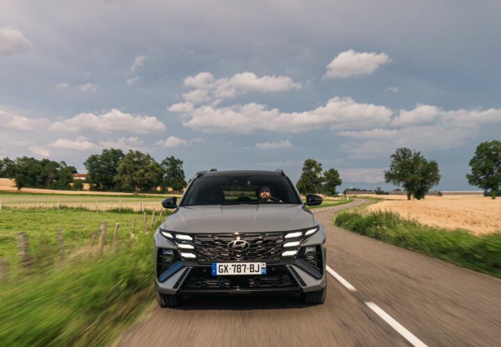 essai Hyundai Tucson Hybrid gris N Line Executive lors d un voyage entre Paris et Lyon