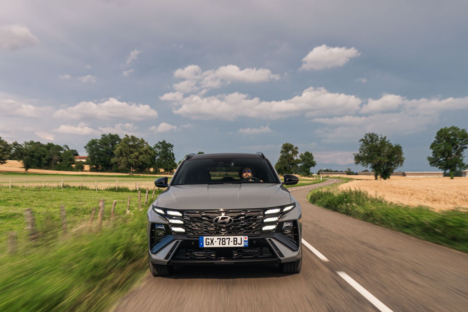 essai Hyundai Tucson Hybrid gris N Line Executive lors d un voyage entre Paris et Lyon