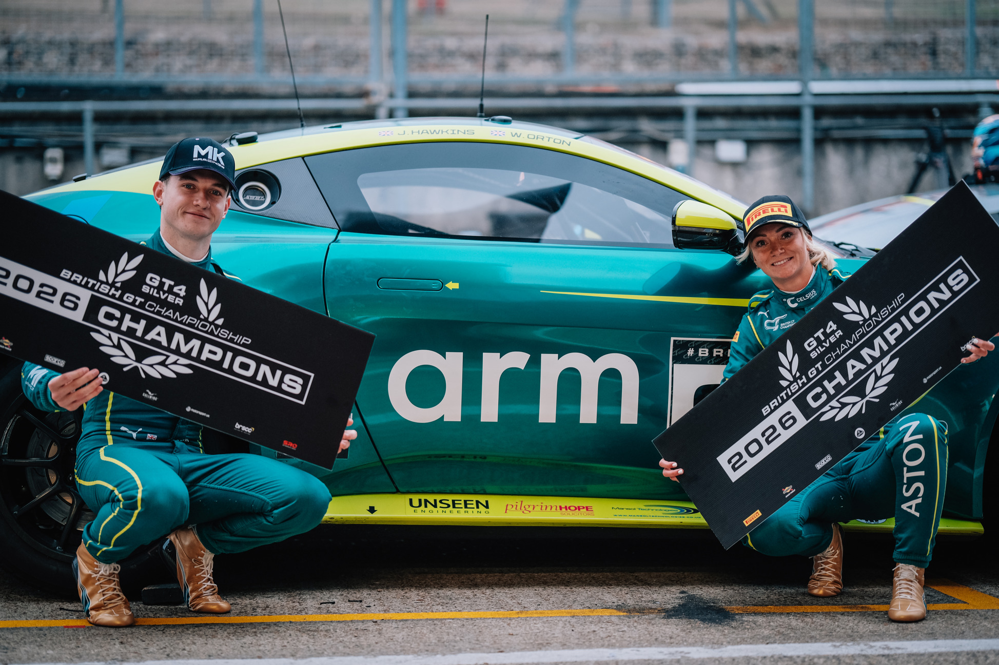 Jessica Hawkins championne British GT4 Silver Cup avec Aston Martin a Brands Hatch