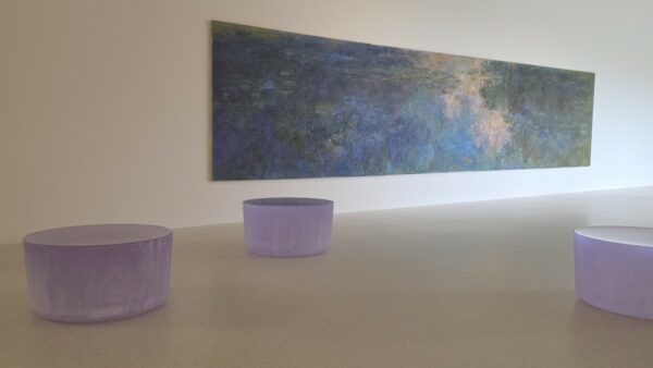 Œuvre panoramique présentée dans une salle de la Fondation Beyeler.