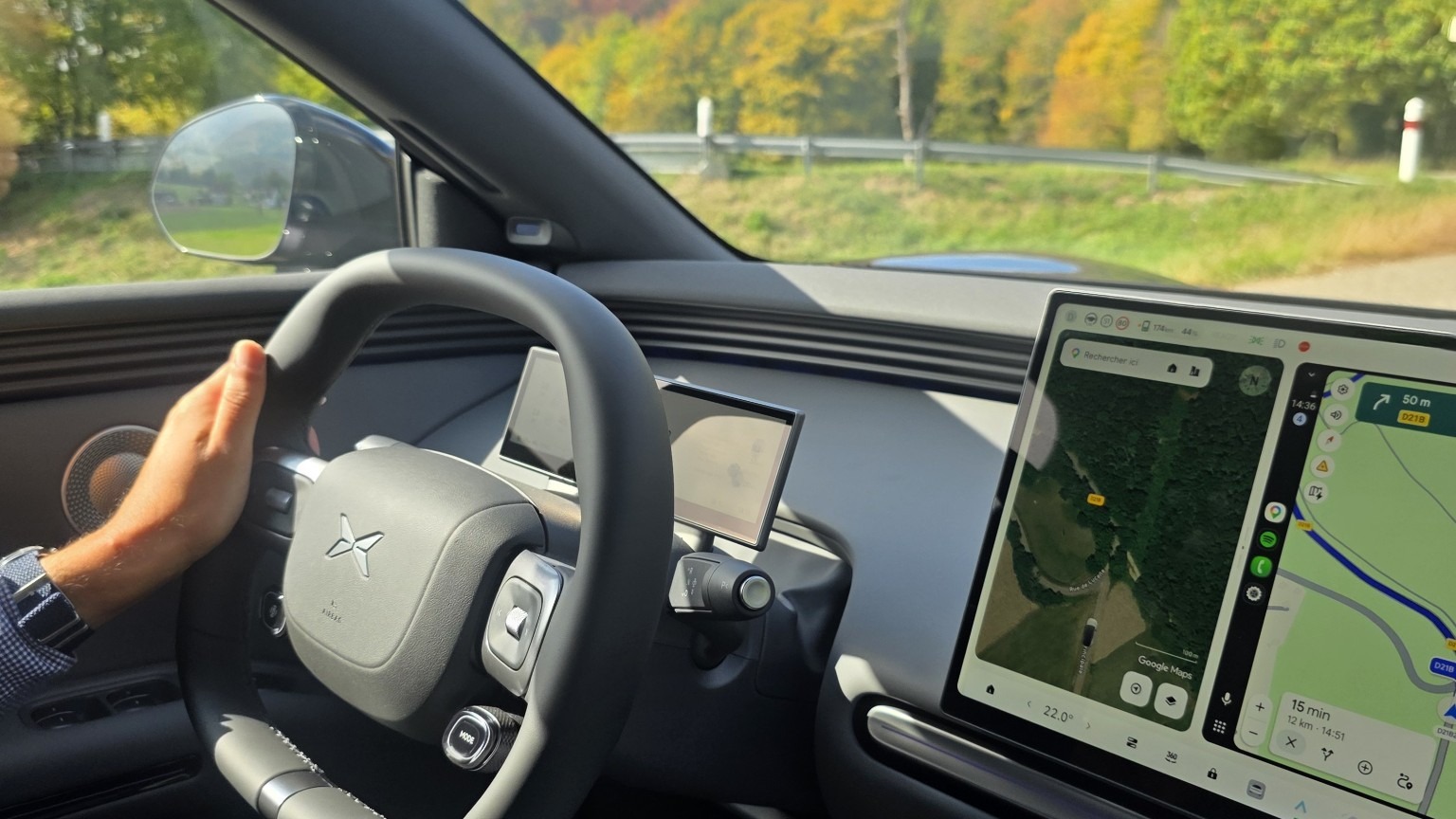 Conduite de la XPENG L03 sur les routes de la Forêt-Noire.