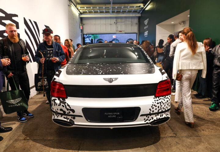 Bentley Torcal bleu Sequin et Flying Spur phosphorescente par Death Spray Custom a New York